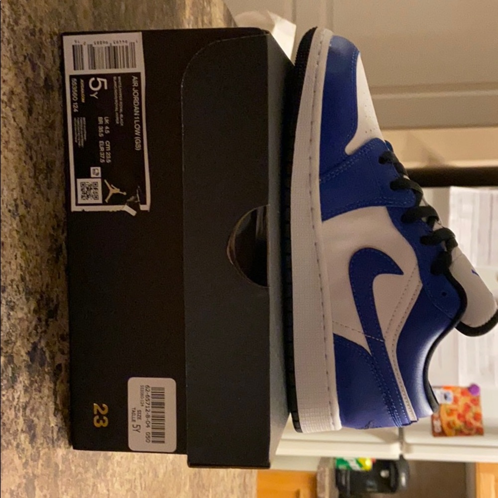 Jordan 1 low hyper royal